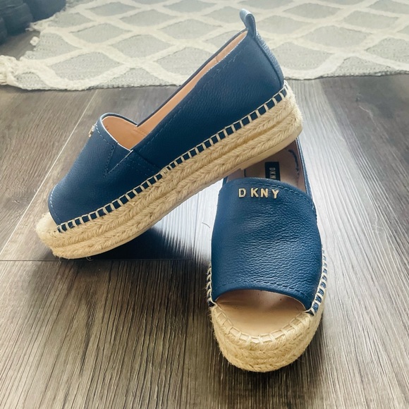 DKNY loafers in excellent condition. I wore them maybe 2-3 times .. - Picture 2 of 3